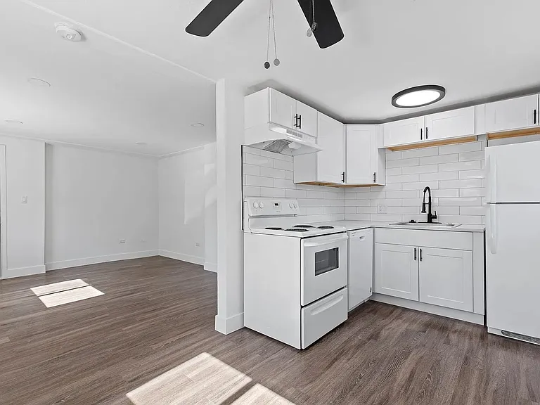 3523 S Cherokee St — Photo 25