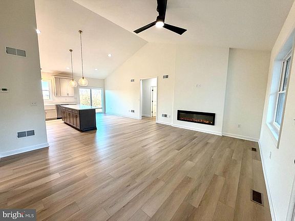 2nd image of 663 Curtis Dr
