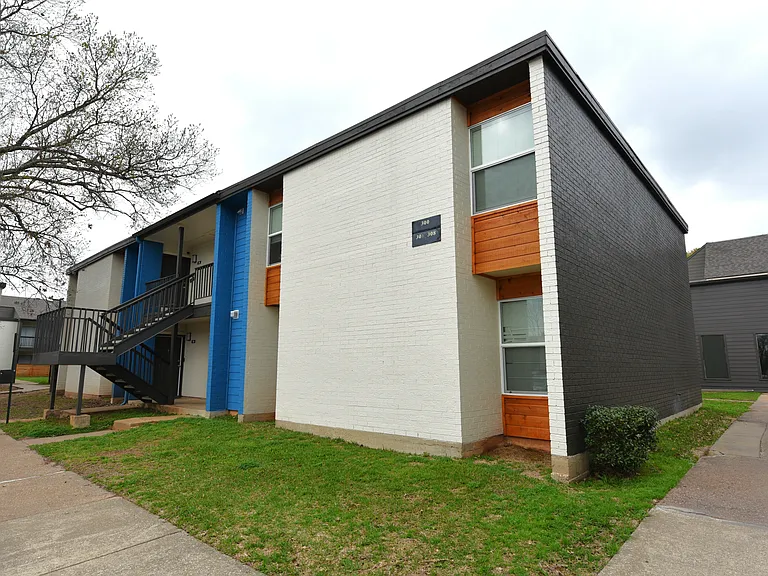 Flats on Youree — Photo 12