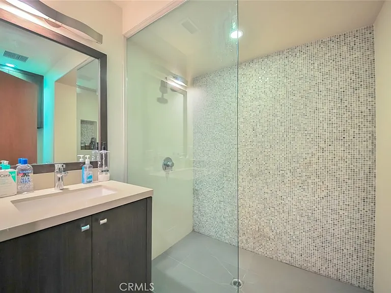 104 Manhattan Ave — Photo 29