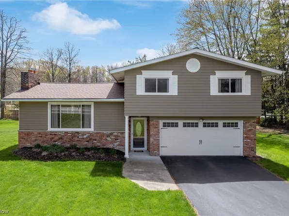 8671 Bainbridge Rd, Chagrin Falls, OH 44023
