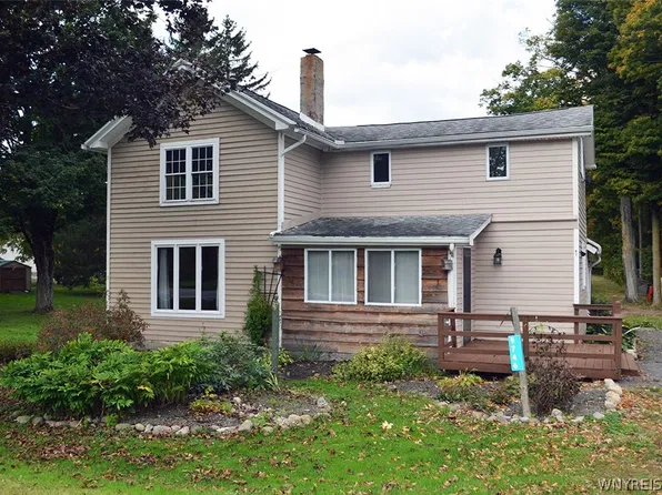 9746 Simonds Rd, Corfu, NY 14036