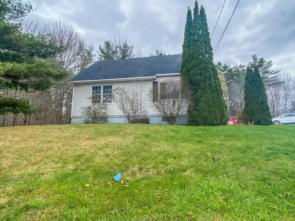 576 Maine Ave #2, Farmingdale, ME 04344