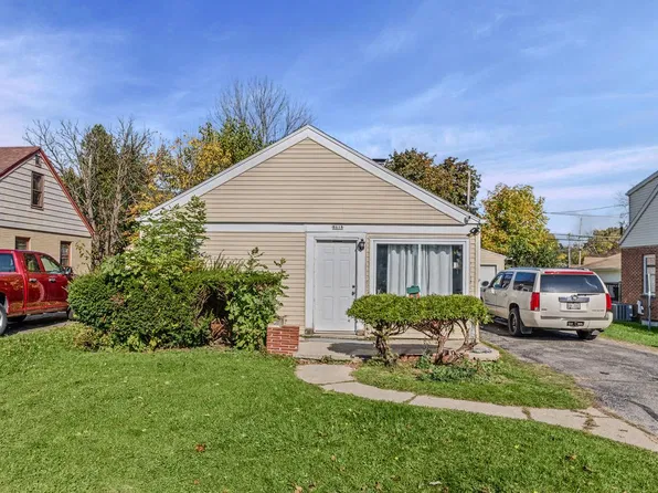 8618 W Cleveland AVENUE, West Allis, WI 53227