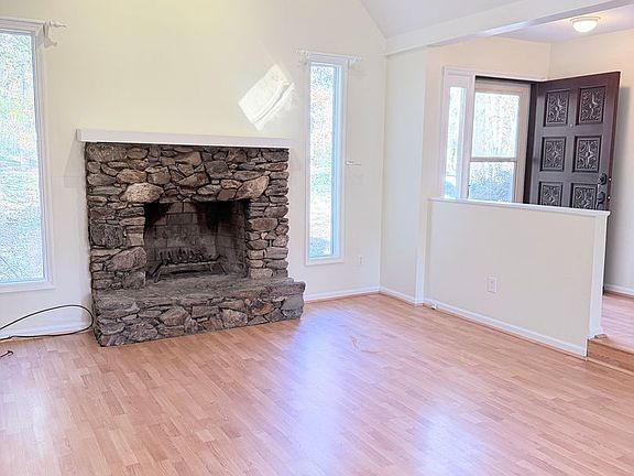 3rd image of 56 Dunwood Rd