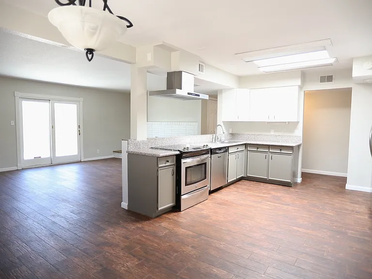 6908 Kinkenon Dr — Photo 14