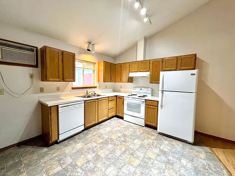 1007 E 19th Ave — Photo 10