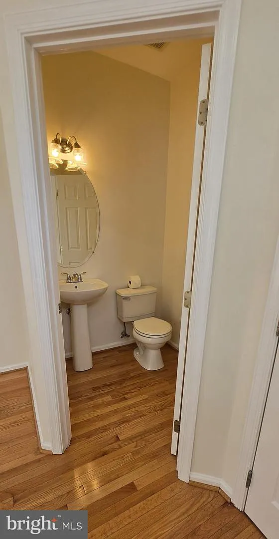 3 bed, 3.5 bath, 1400 sqft, $2,900 — Photo 4