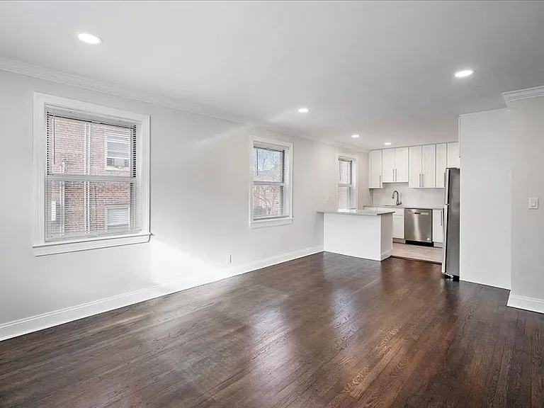 744 Elm Ave — Photo 15