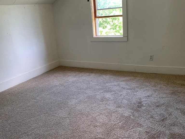 211 Bowerman Rd — Photo 32
