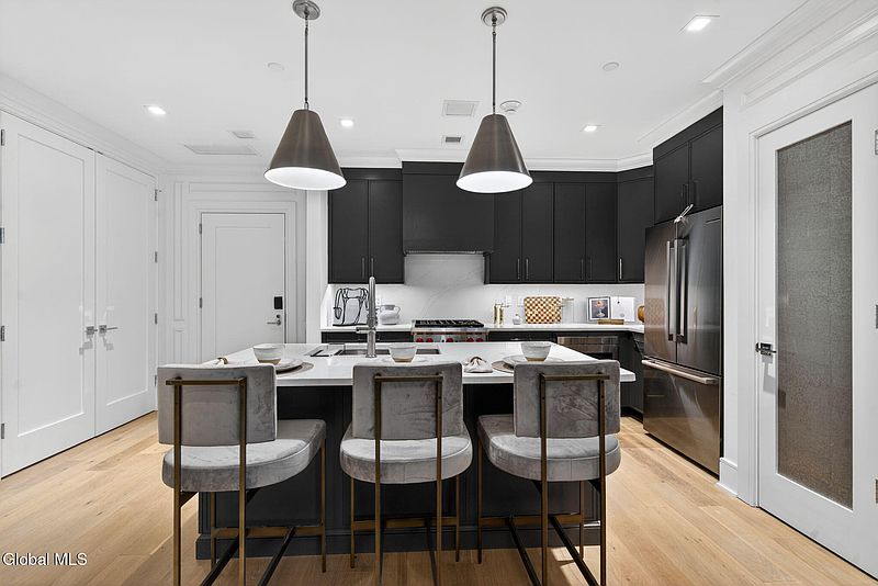 4th image of 19 Washington Street #260 N
