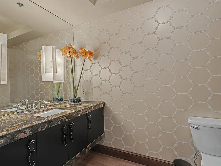 303 Central Ave NE #300 — Photo 37