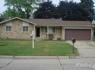 29223 Nottingham Cir W, Warren, MI 48092