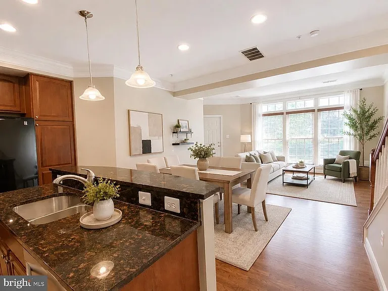 9520 Hyde Pl — Photo 2