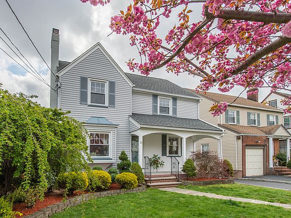 3rd image of 20 Reservoir Pl