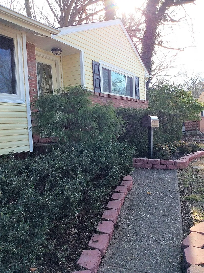 Aragona Village home with an attached Garage & Private Backyard — Photo 2