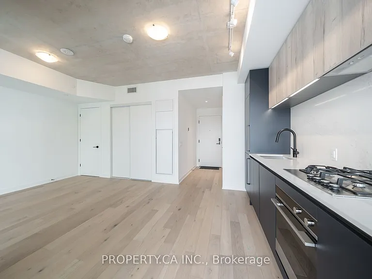 2625 Dundas St W #407 — Photo 9