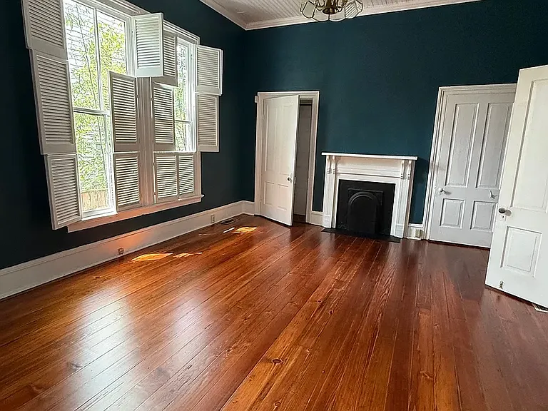 120 W Franklin St — Photo 4