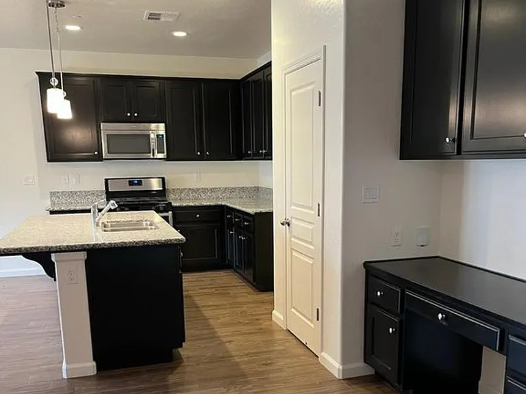 2468 Bay Hill Ave — Photo 16
