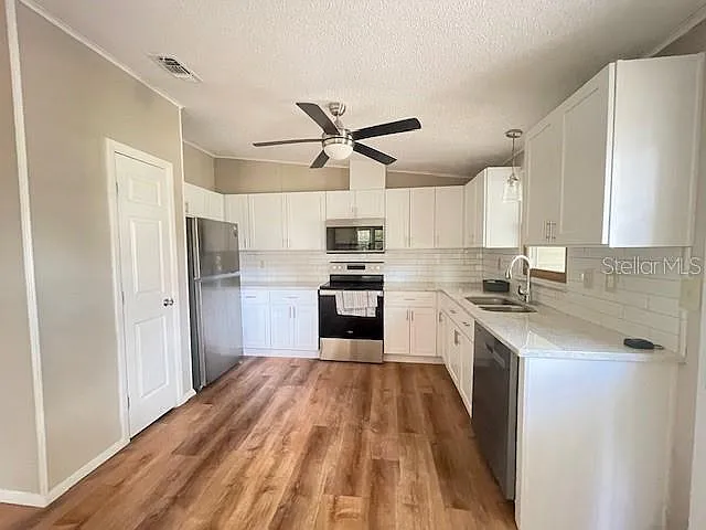 909 Orchid St — Photo 10