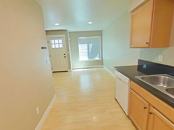 4th image of 1560 Hilyard St APT 3