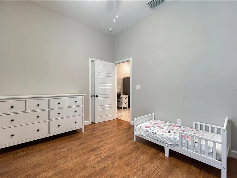 708 S 22nd St — Photo 30