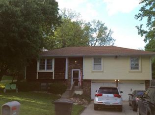 2909 Karnes Rd, Saint Joseph, MO 64506