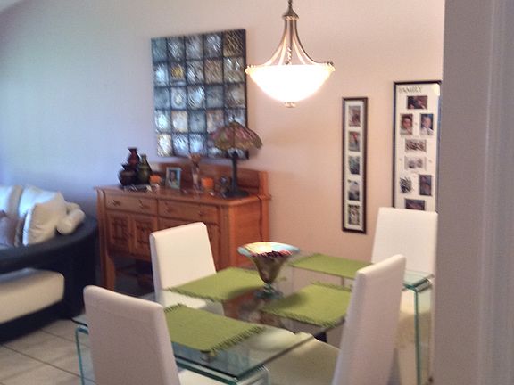 3rd image of 32 Silver Falls Cir