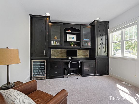 4th image of 2865 Coppergrove Ct NE