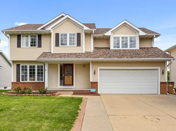 9217 Ridgeview Dr, Johnston, IA 50131