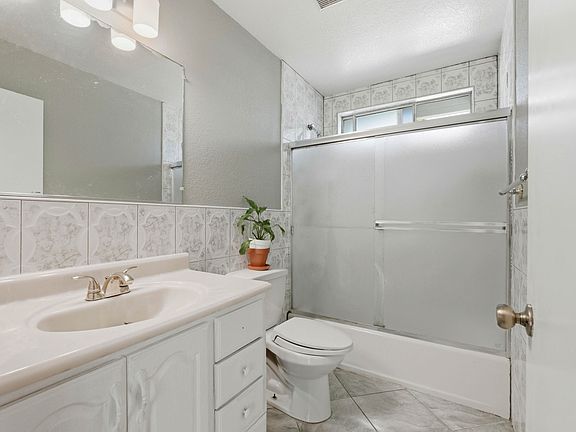 5th image of 21564 Meekland Ave APT 2