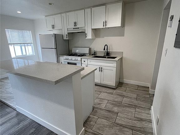 3rd image of 4518 S Normandie Ave #3/4