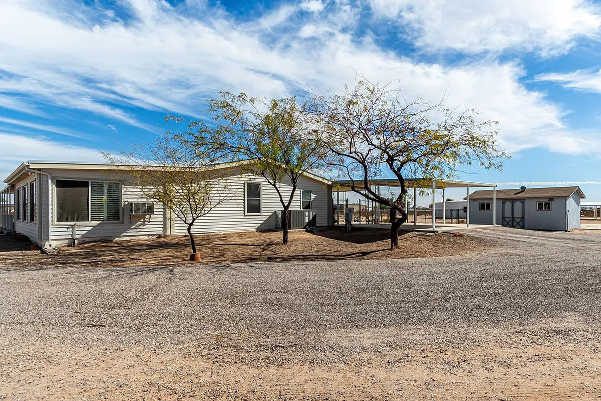 3 bed, 2.0 bath, 1921 sqft, $1,750 — Photo 3