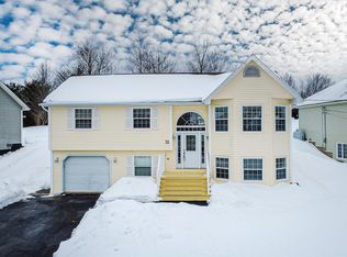 32 Falcon Crest Ct, Halifax, NS B4E3K5