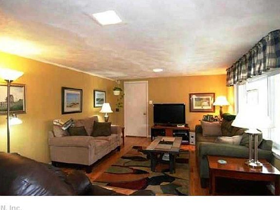5th image of 5109 Sweetbriar Cir