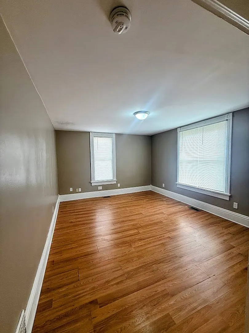 Three bedroom 1.5 bathroom single family home for rent — Photo 3
