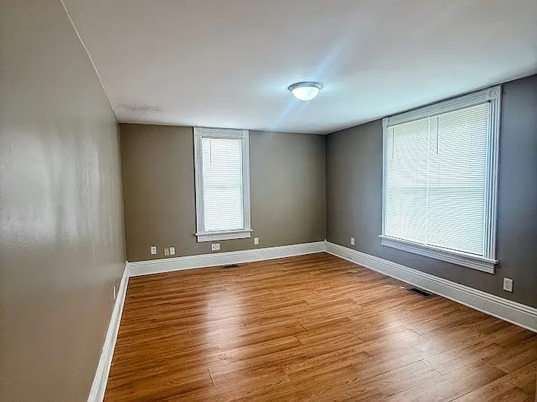 116 Maple Ave SE — Photo 3