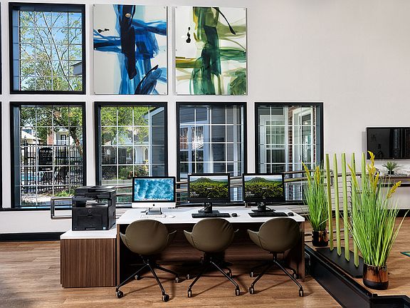 Business Center with Mac, PCs and Wireless Printing