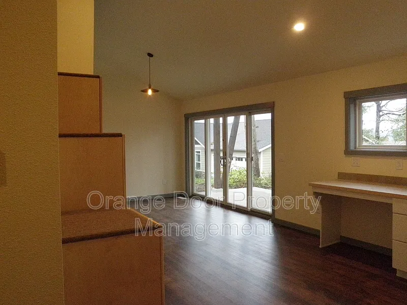 1 bed, 1.0 bath, 600 sqft, $1,950 — Photo 2