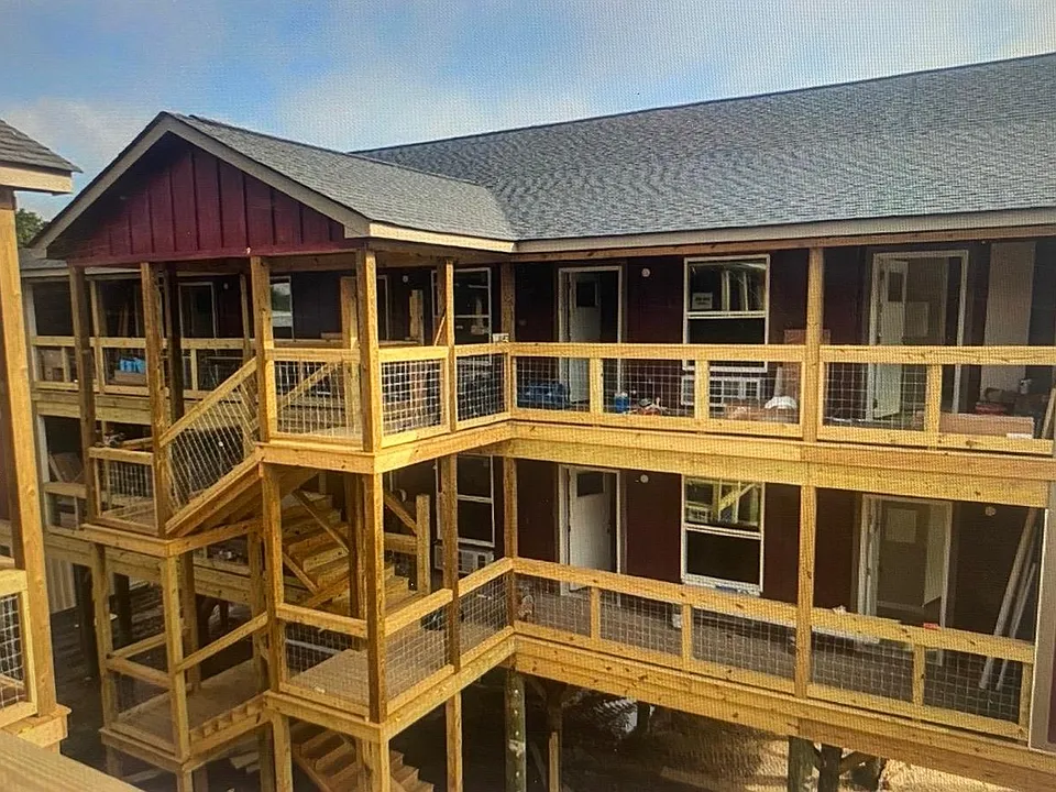 41 Simpson St #202