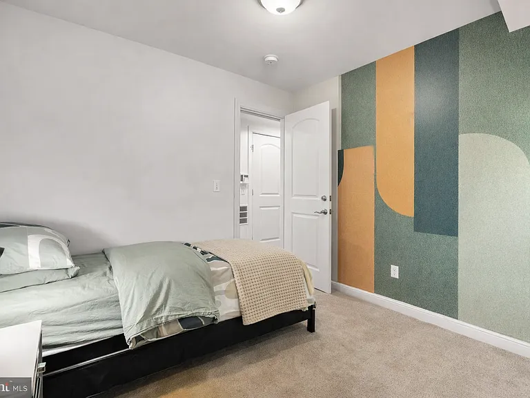 1813 Kilbourne Pl NW #B — Photo 8