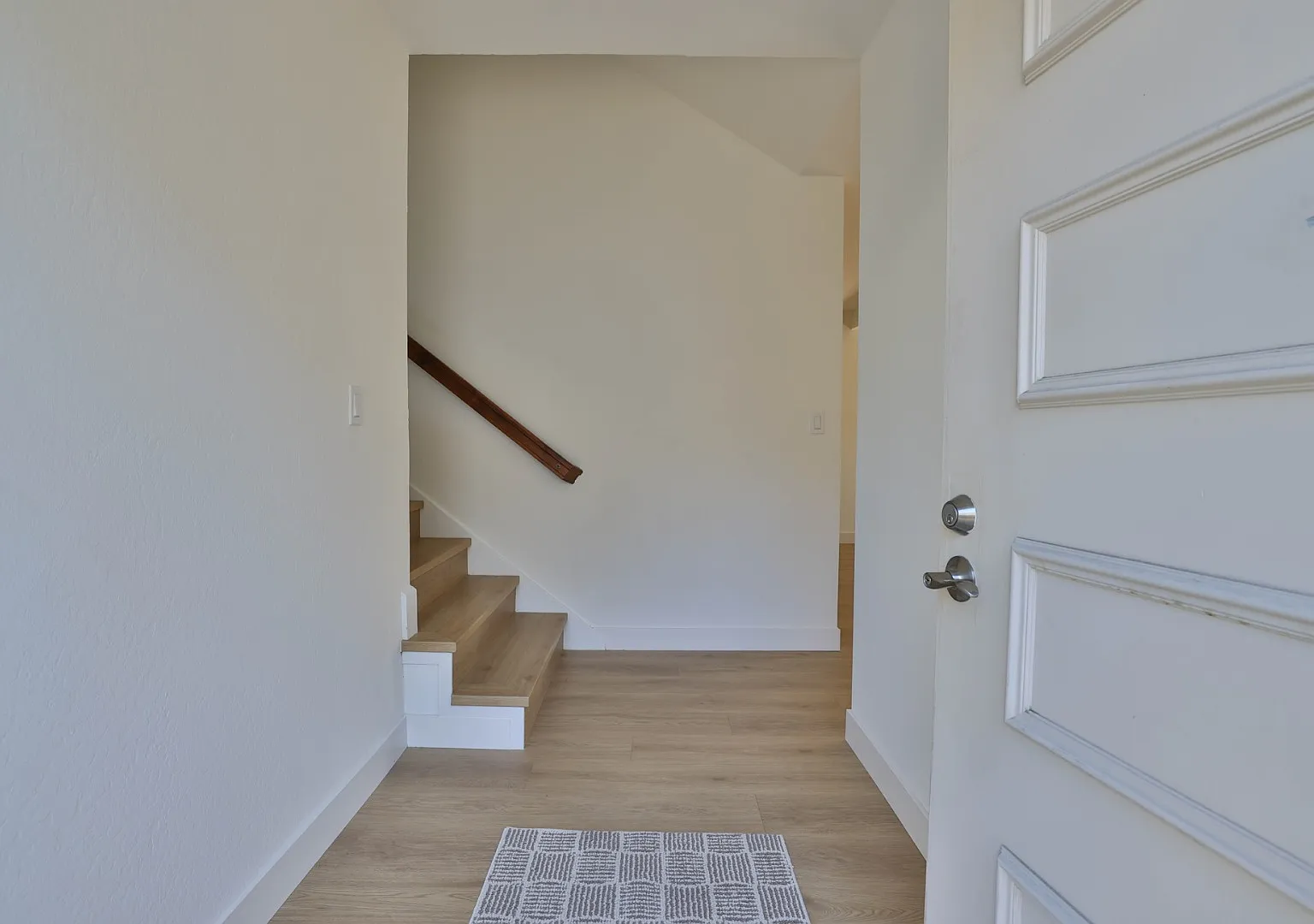 Newly renovated townhome in Cupertino with top schools and great amenities — Photo 2