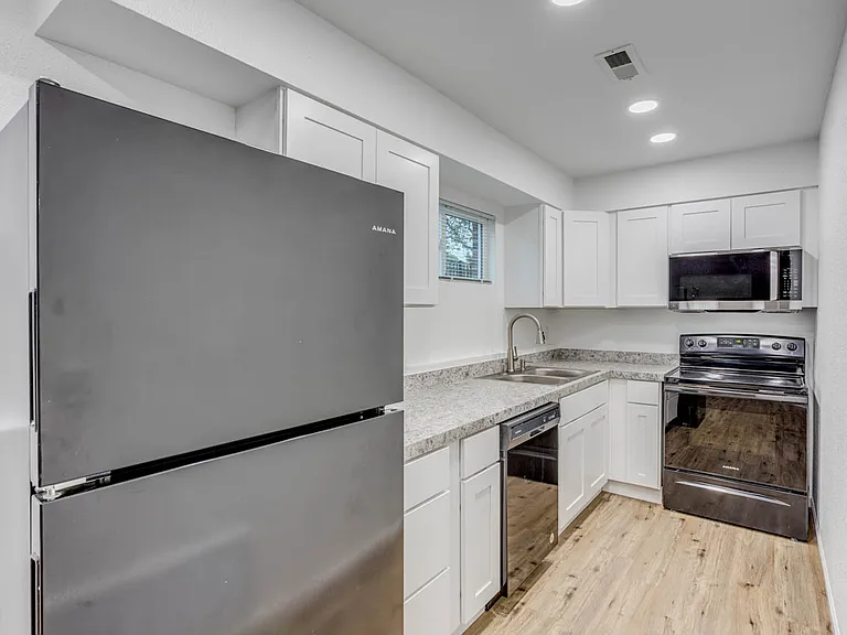 307 S Seneca St #101 — Photo 4