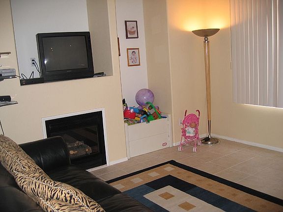 Family Room w/Fireplace