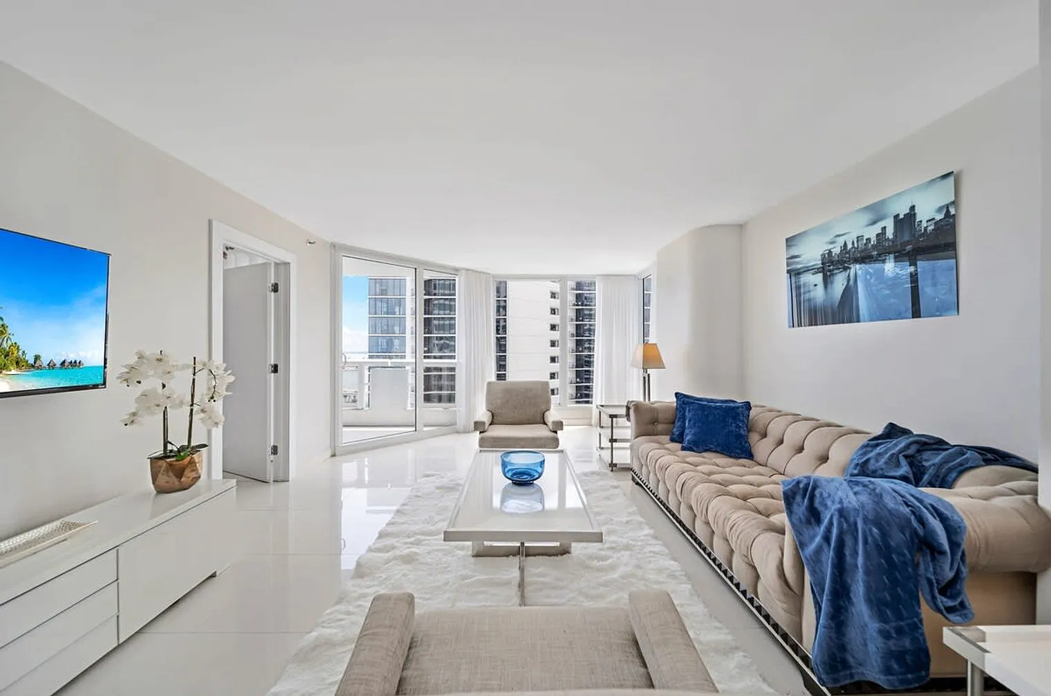 2 bed, 2.0 bath, 1130 sqft, $4,279 — Photo 1