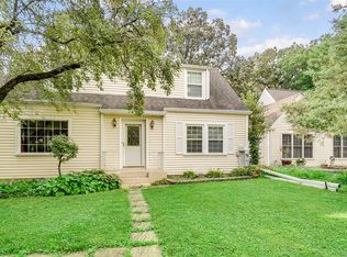 3N698 Bittersweet Rd, St Charles, IL 60175