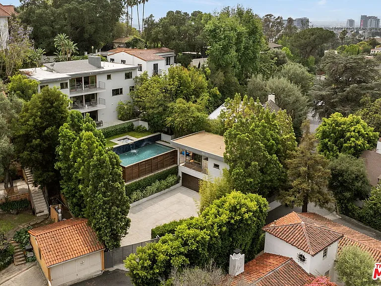 2035 De Mille Dr — Photo 2