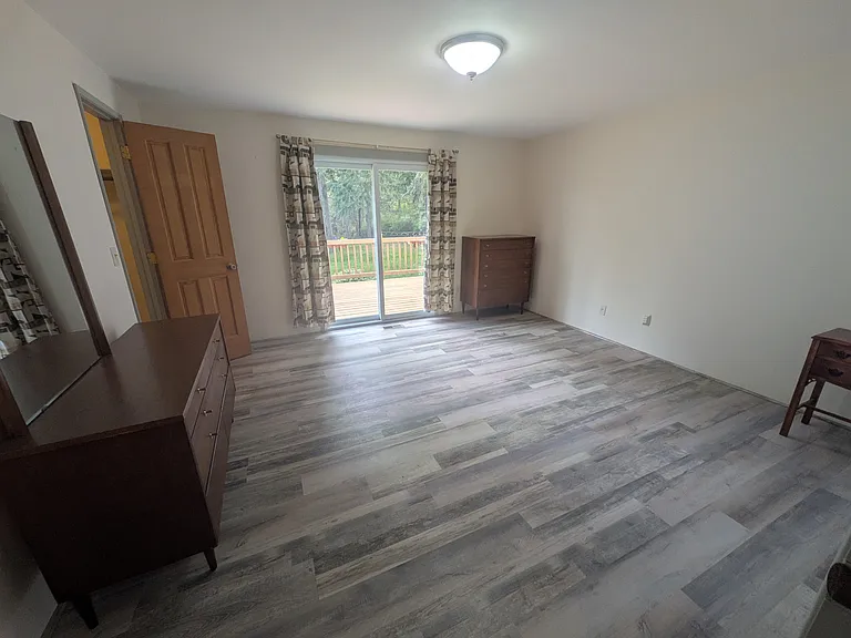 2421 Hastings Ave W — Photo 11