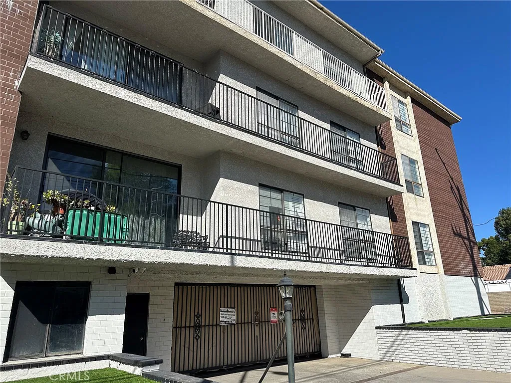2 bed, 1496 sqft, $3,295 — Photo 2