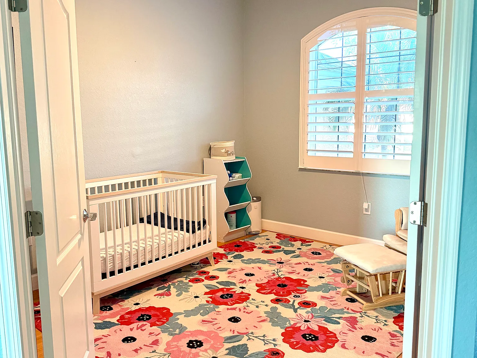 5 bed, 2290 sqft, $3,999 — Photo 3